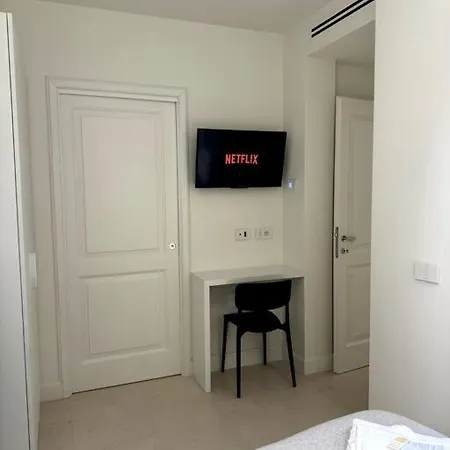 In The Heart Of Ghirlandina 아파트